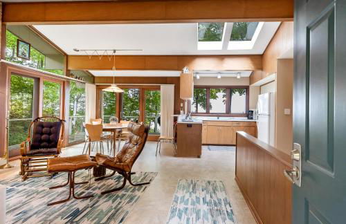 Experience comfort at Graceland, a charming 3-bedroom house - Foto 1