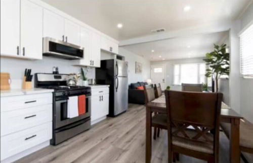 Charming 2BR Condo with Onsite Parking Included - Foto 16