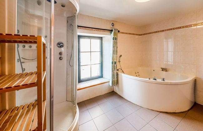 Stone Cottage with Sauna & Hot Tub near Cave of Lorette in Rochefort - Foto 30