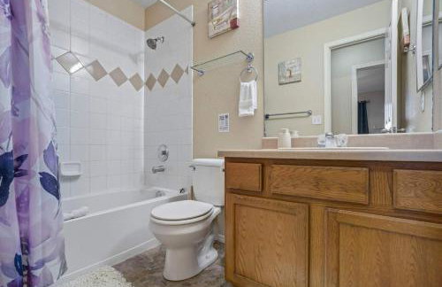 4BR w Fireplace Backyard BBQ near Peterson AFB - Foto 29