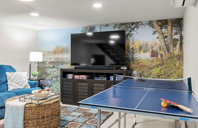 The Bear's Den by Avantstay Prime Location, Renovated w/ Movie & Game Room - Foto 1