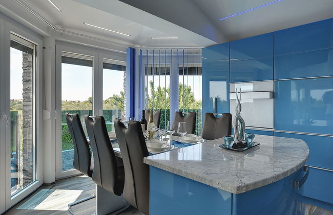 Modern Villa With Private Pool Consisting of 2 Apartments Near the Beach - Photo 9