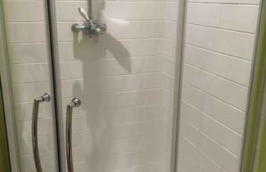 Windsor/Legoland/Ascot charming 3BR home in centre - Photo 2