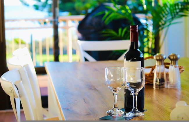 Vista Victor Harbor Beachfront Apartment no 4 - Photo 2