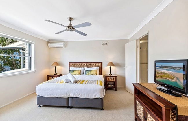 Noosa Entrance Waterfront Resort - Photo 10