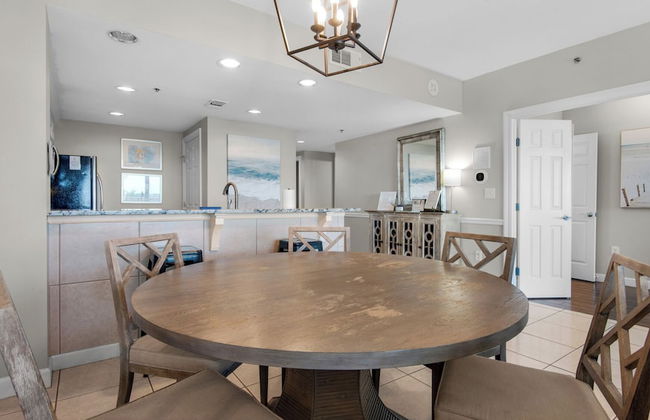 Spacious 2BR Condo w/ Partial Gulf Views, Pool, Across the Street From Beach! - Foto 10