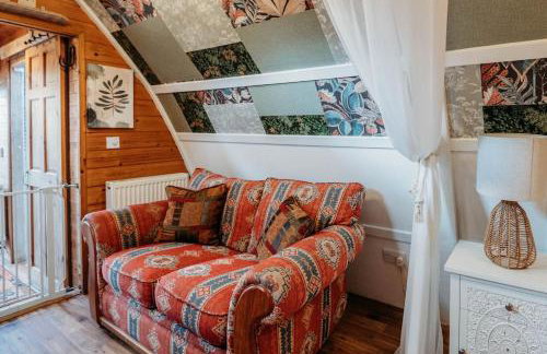 Robin Nest - Cosy Shepherd's Hut Hideaway - Photo 26