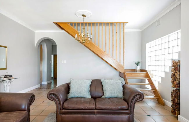 3 Bedroom Hilltop Home With Spectacular Views - Foto 20