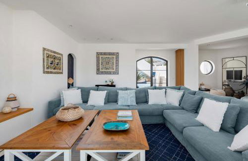 Charming Villa with Pool & Scenic Garden - Foto 8