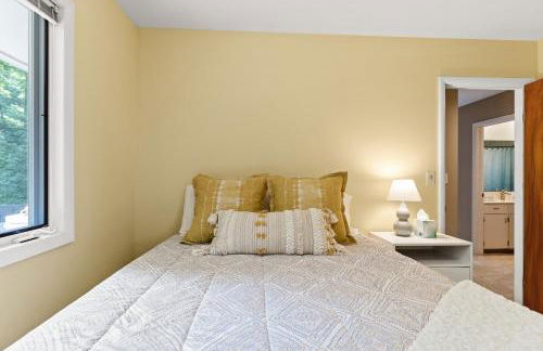 Experience comfort at Graceland, a charming 3-bedroom house - Foto 14