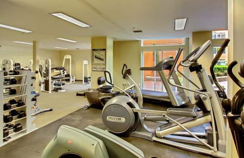 City Water View Oasis with Pool & Gym near Cruise in Heart of Seattle - Foto 36