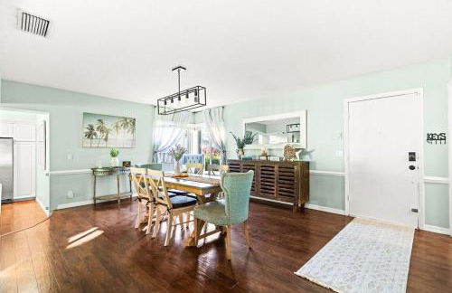 Heated PoolFire PitOutdoor KitchenCorn Hole - Foto 7