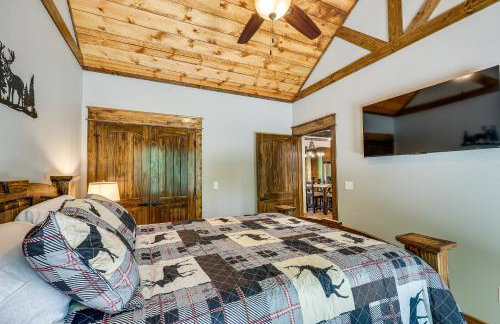 Big Cedar Vacation Rental with Deck and Hot Tub! - Foto 17