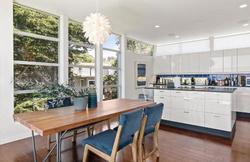 Marbella Lane - Cozy and Eccentric Design Home - Photo 4