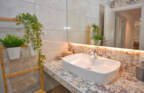 Potamos Deluxe White Apartment - Photo 7