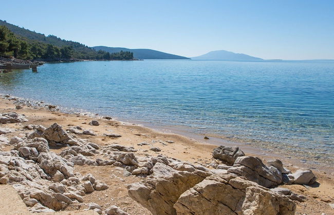 Villa in Cres With Sea Views & Pool - Foto 31