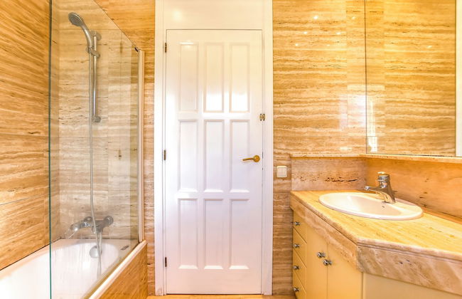 Just 10 Minutes From Sitges, House With Private Garden and Pool- - Foto 32