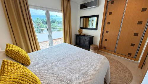 Pine Tree Seaside Apartments 500m to Beach - Foto 4, furniture, wardrobe