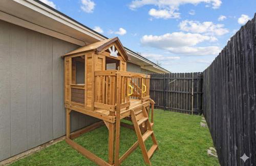 Texas Willow Ranch - Epic Luxury Retreat with Pool, Game room, Soccer, BBQ, Fire table - Foto 71