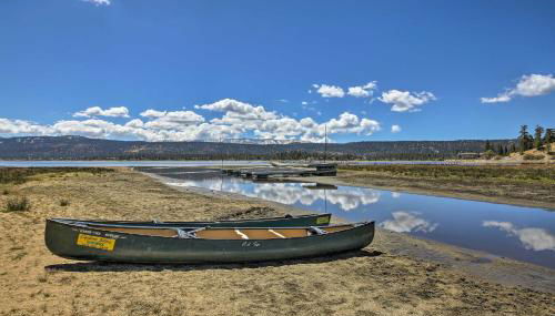 Walk to Lake Cabin with Deck and Views in Fawnskin - Foto 2