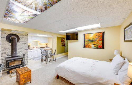 Studio with Shared Hot Tub Walk to Happys Inn - Foto 1