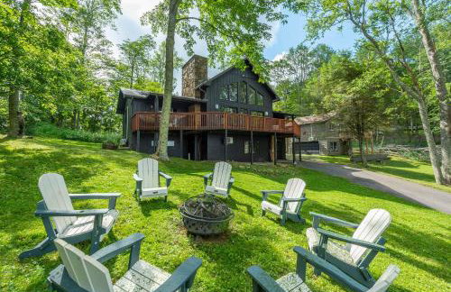 6 Br Cabin Hot Tub Fire Pit Min to Hatley Pointe - Foto 1