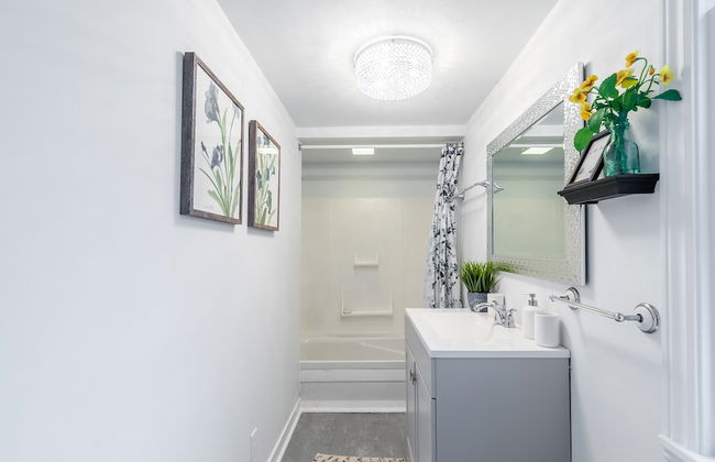 Cozy 3BR House in Watertown by GLOBALSTAY - Foto 24