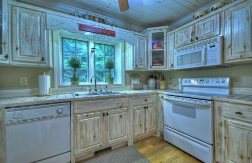 Southern Living Cottage Cozy up by the fire relax on the porch and enjoy peaceful surroundings - Foto 27