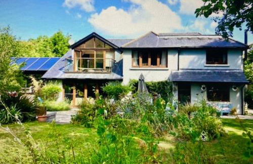 Splendid, spacious 7 Bedroom holiday home with Hot Tub - Isle of Wight - Photo 1