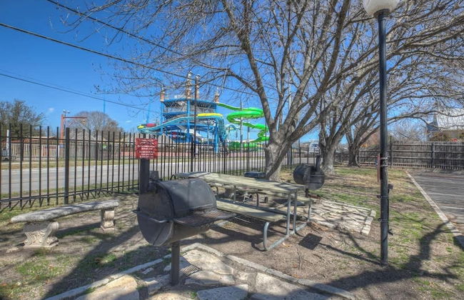 Luxury Riverfront Condo 1 BLK to Schlitterbahn! - Foto 39