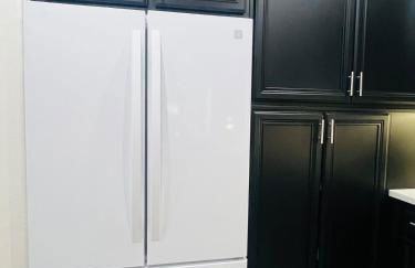 Stylish & Fully Renovated Home! - Foto 46