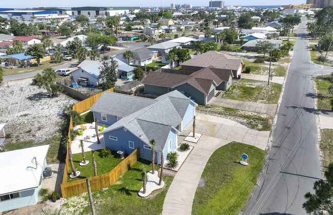 Pet Friendly Beach House with Arcade Games - Photo 57