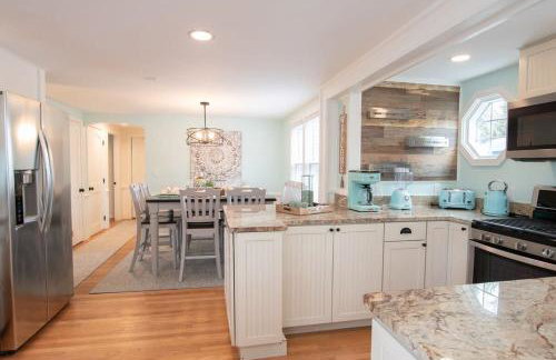 Stellar Home with Hot Tub & Movie Room - Foto 12