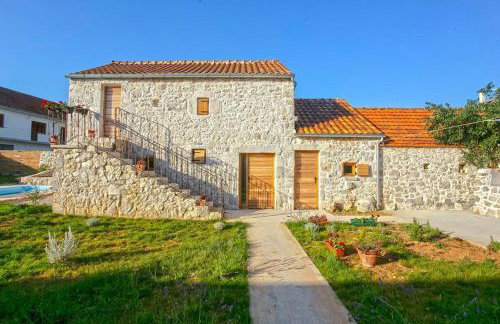 Heritage House Vrime - stone house with heated pool - Photo 7