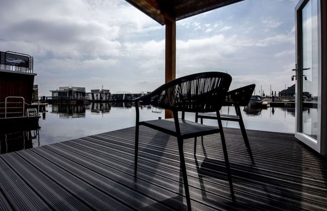 Modern Houseboat With View of the Lake - Foto 35