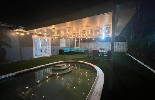 Royal Luxe Pool Home near Ft Laud airport and each - Photo 63