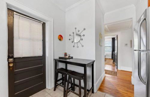 Bright and Restful 2BR near Uptown with Balcony - Foto 16