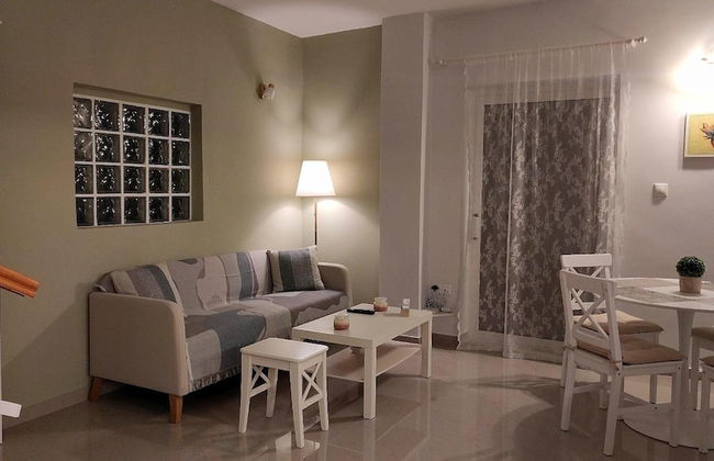 Myra Stunning Seaview Maisonette - Foto 12