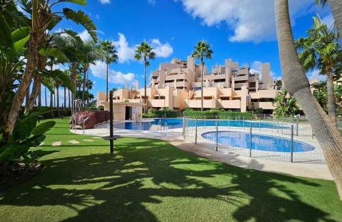 Luxury 2 bedrooms, Private Heated Pool - EHHouse - Photo 37