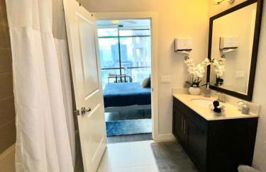 Skyline Retreat Penthouse, Top Floor, Year round Pool, City View! - Foto 36