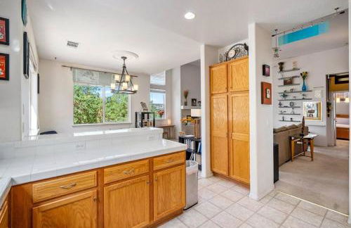 Manzanita Manor-Whimsical art & near downtown - Foto 6