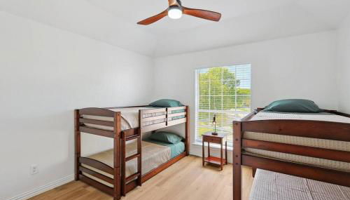 Wellness Oasis 5BR W Pool + Huge Yard + Fire Pit - Foto 4