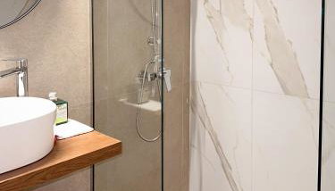 Billmar Apartment - Photo 3, Shower