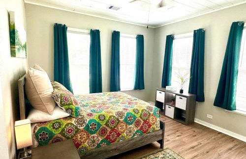 Bright & Airy 2BR 1BA Home Near The Riverfront - Foto 13