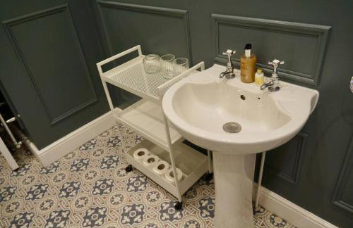 Epic Location, Views & Large Private Terrace - Photo 35