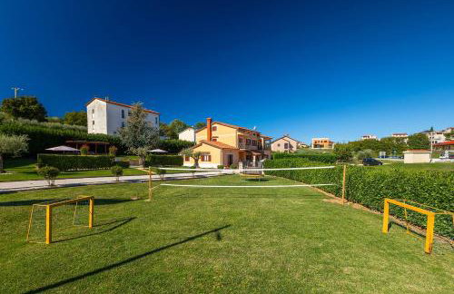 Faszinierendes Ferienhaus mit Privatpool, Volleyballfeld, Fussballplatz, Trampolin beim bekannten Radweg Parenzana - Foto 34
