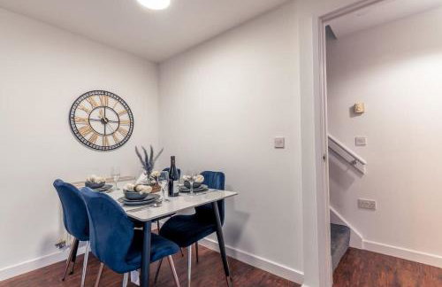 Modern 3 Bed, Ideal for Contractors, FREE PARKING - Central - Foto 37