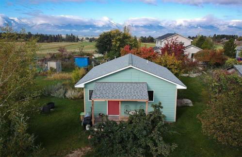 Peaceful Vacation Getaway, Private Yard, Hot Tub, 360 Views, Cozy Cottage in the heart of the Bitterroot Valley, Sage Cottage 406 - Foto 1