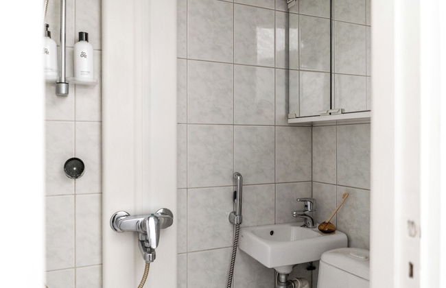 Small Studio in a Prime Location - Photo 10