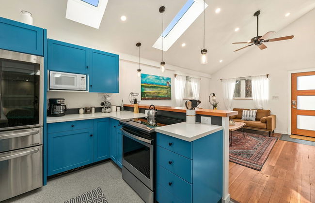 Vibrant Downtown Bungalow – Walk Everywhere! - Foto 11